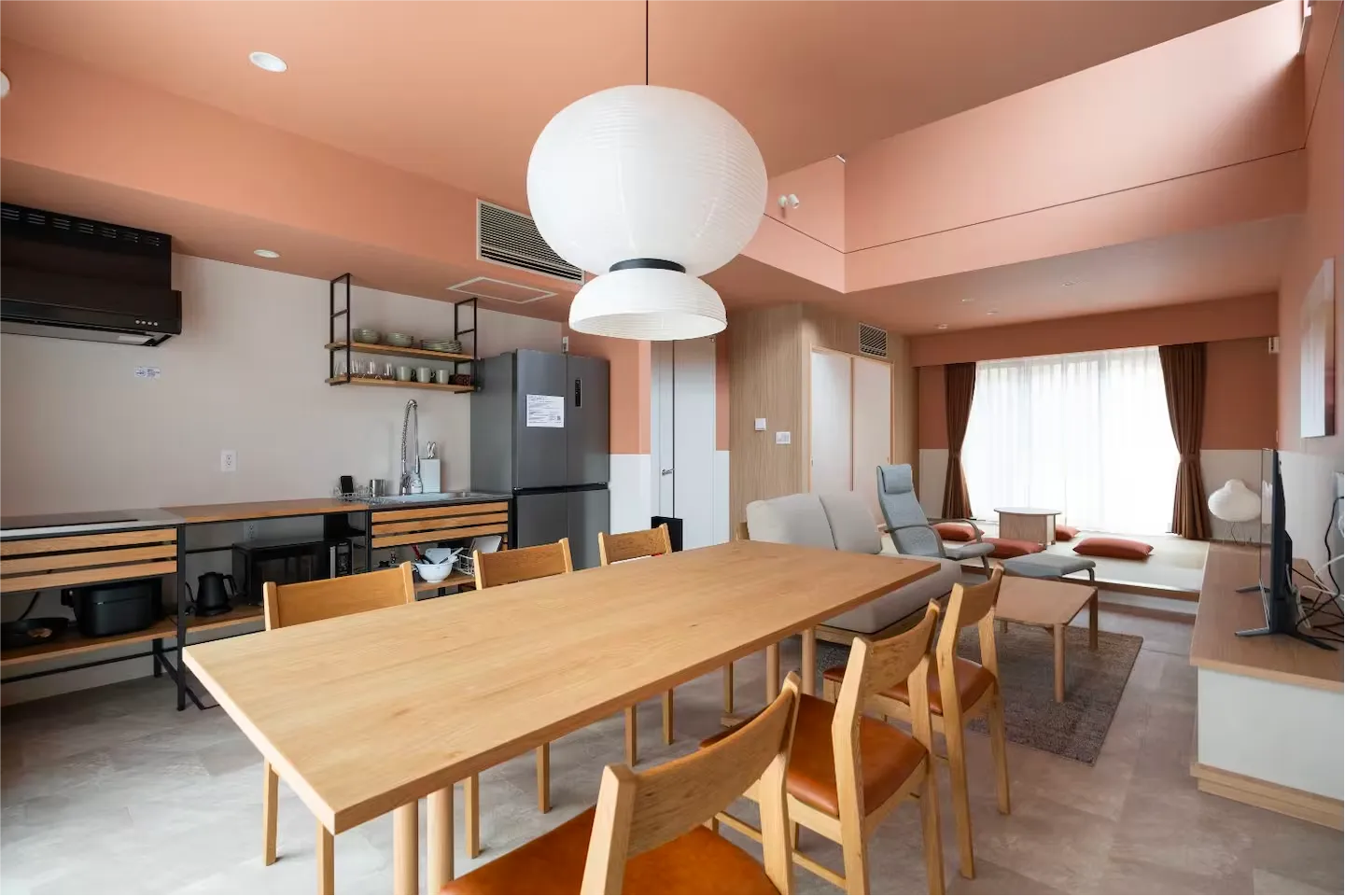 ダイニング：茜（AKANE）