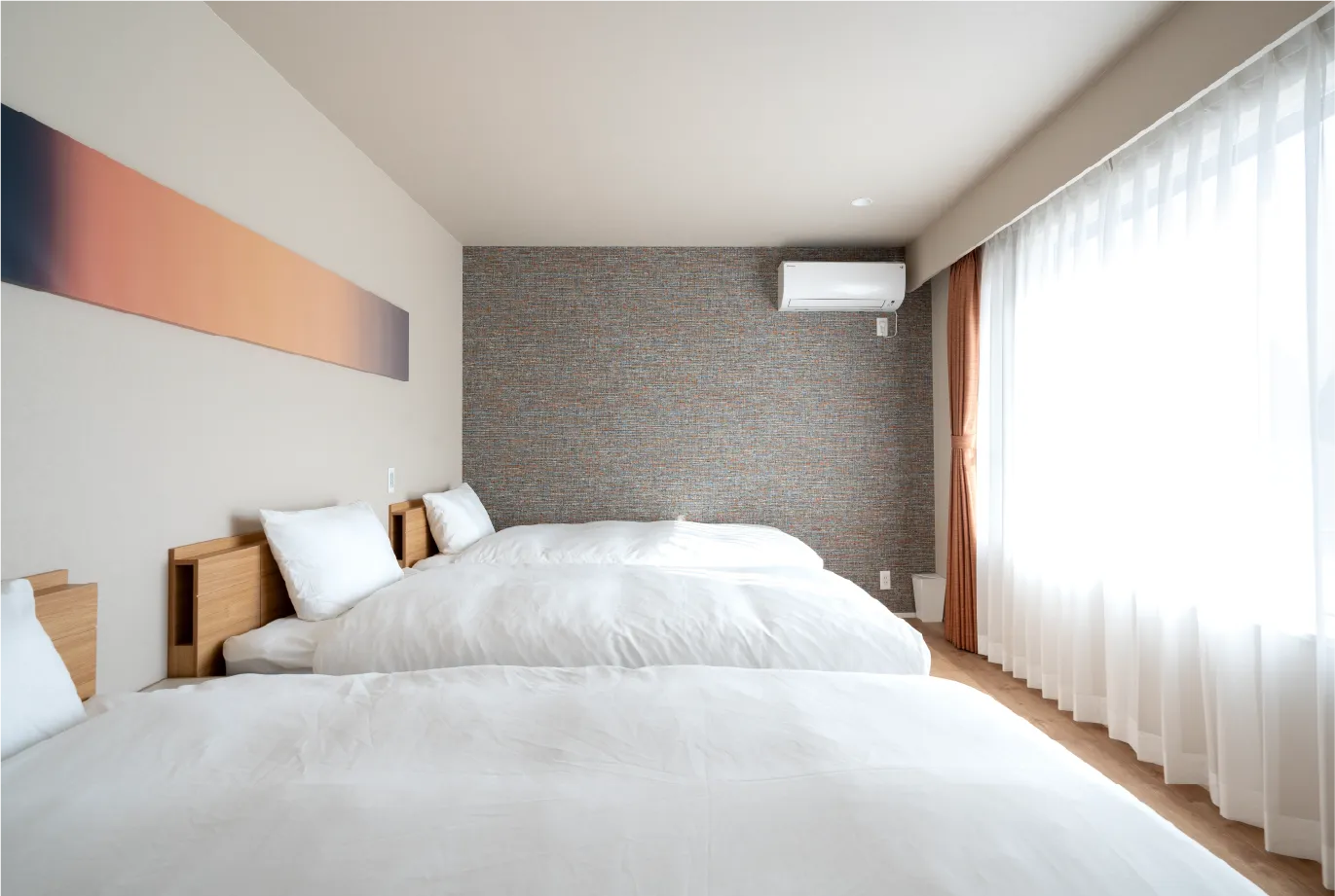 ベッドルーム1：茜（AKANE）