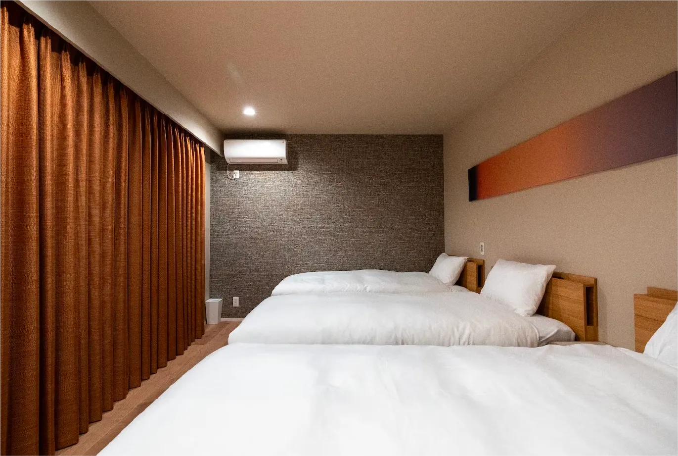 ベッドルーム2：茜（AKANE）