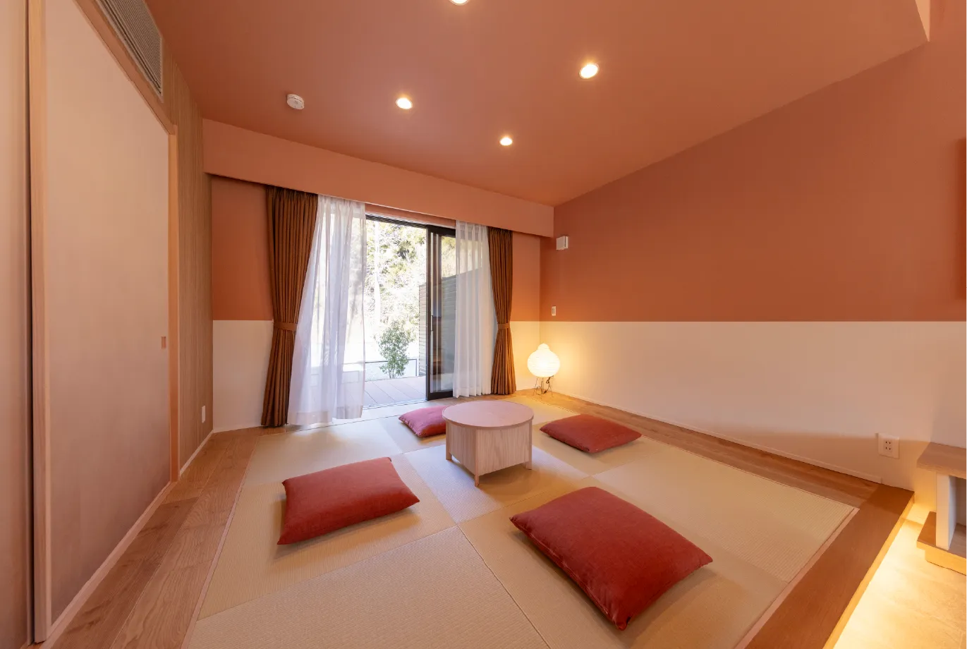 リビング：茜（AKANE）